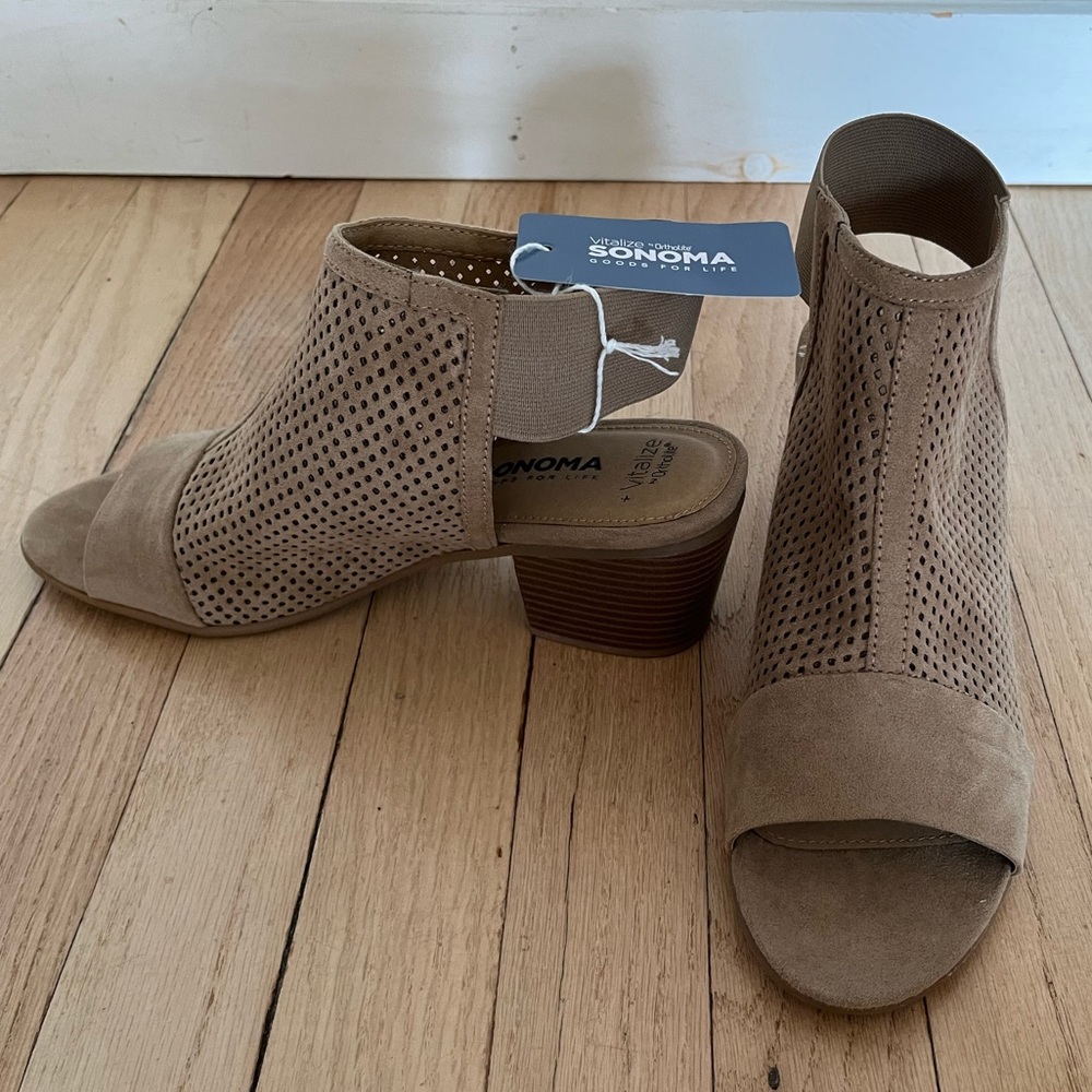 NWT - Sonoma Vitalize by Ortholite Sandals - size 9